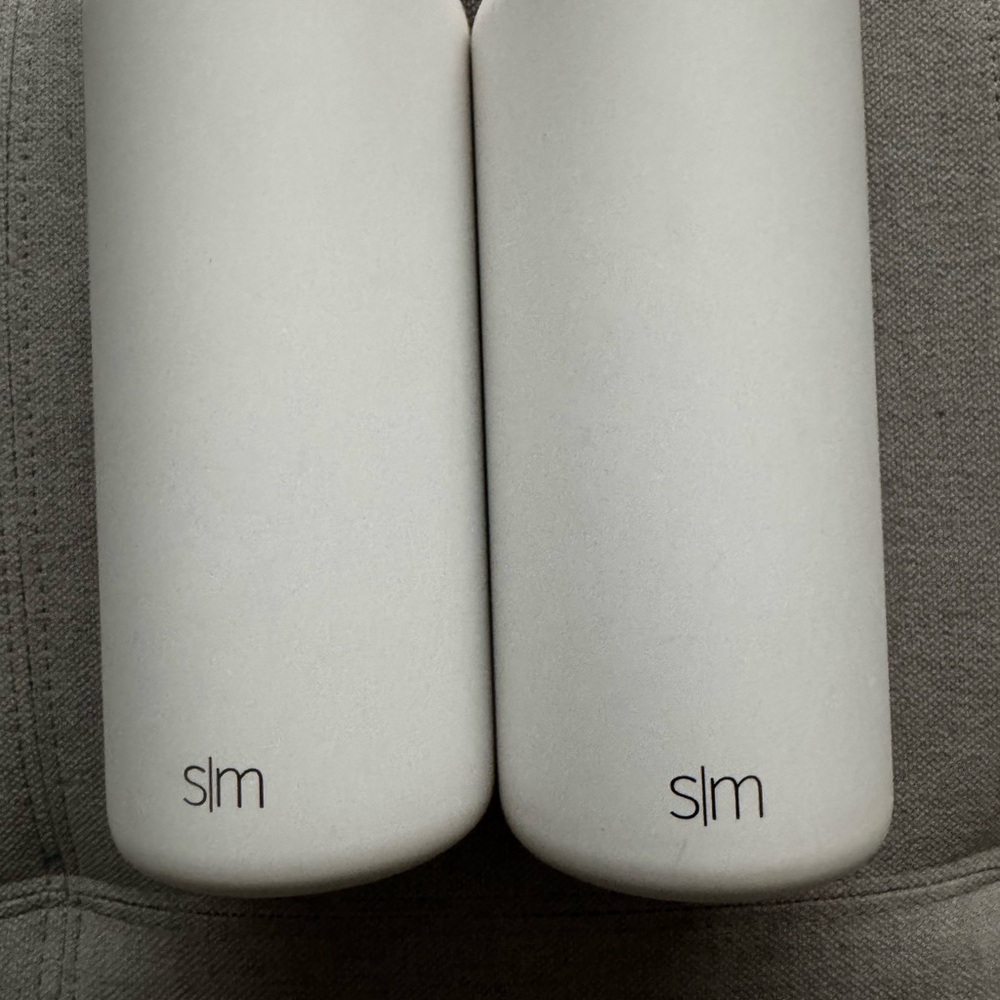 PAIR OF 32OZ WATER BOTTLES